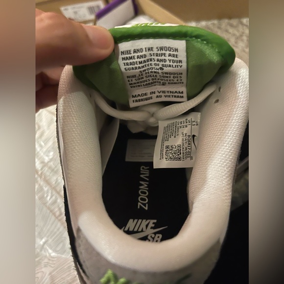NIKE Dunk Low SB “Chlorophyll” - Picture 5 of 12